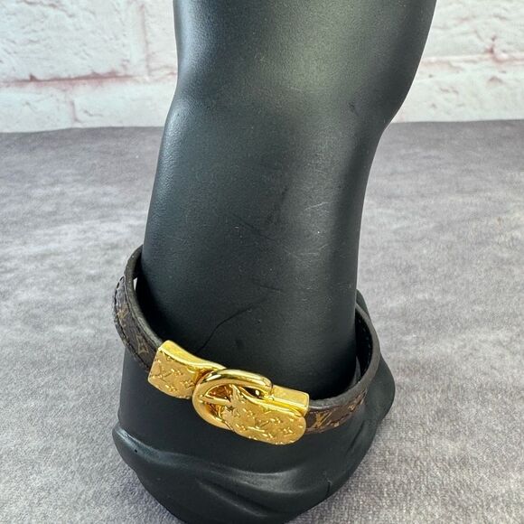 Louis Vuitton Fasten Your LV Monogram Bracelet - Picture 2 of 15